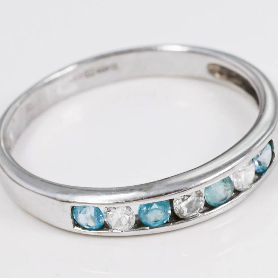 SKY BLUE TOPAZ 9CT WHITE GOLD RING CHANNEL SET GEMSTONES w/CUBIC ZIRCONIAS. ENGLISH HALLMARKS