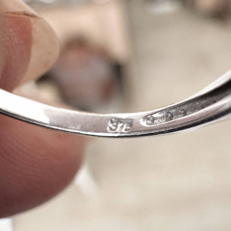 TRILLION CUT TANZANITE 9CT WHITE GOLD RING w/R19'000 JEWELLER AUTHENTICATION & VALUATION CERTIFICATE
