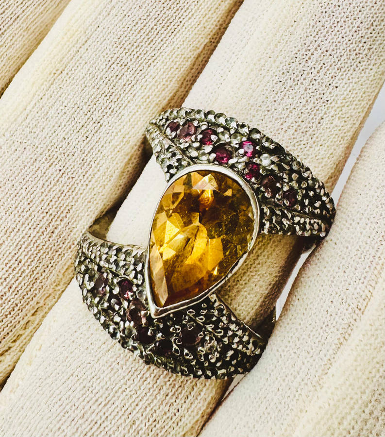 PEAR FACETED NATURAL EARTH-MINED 2,4CT CITRINE STERLING SILVER RING WITH GARNETS