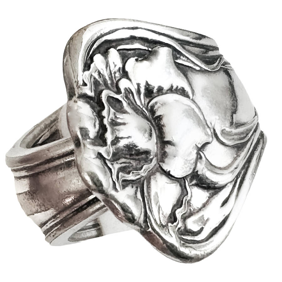 HEAVY VINTAGE SILVER SPOON RING FROM ENGLAND WITH DECORATIVE DETAIL