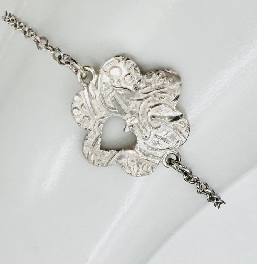 HANDCRAFTED PRETTY STERLING SILVER BRACELET CHAIN WITH PENDANT FEATURE - HEART KEYHOLE DESIGN