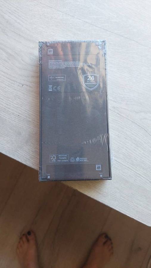 Brand New SEALED Samsung Galaxy Z Flip 7 FE 256GB