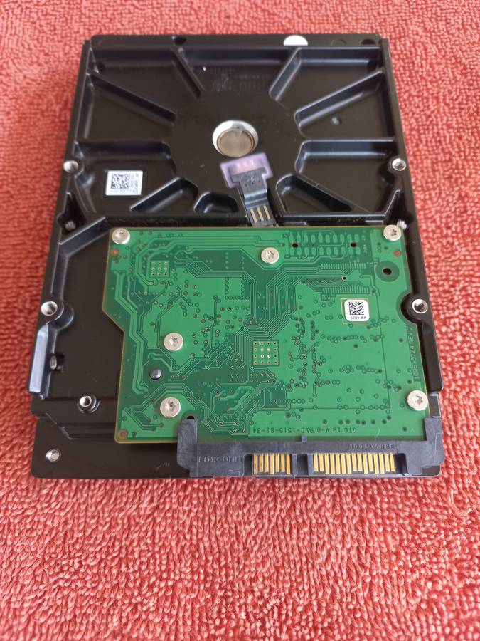 Seagate Barracuda 500gig 3.5'' sata hard drive - see photos of health report