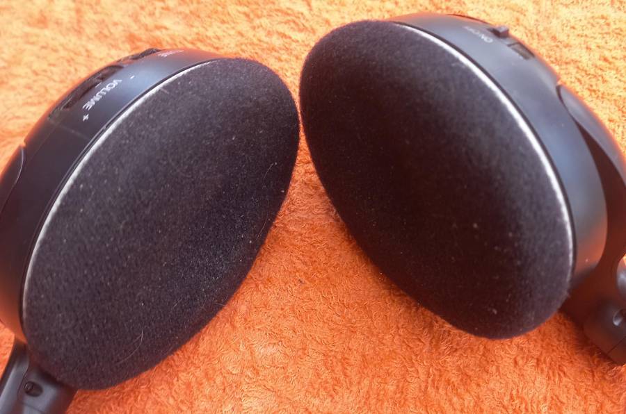 Sennheiser RS120 ll wireless headphones  see photos for more information