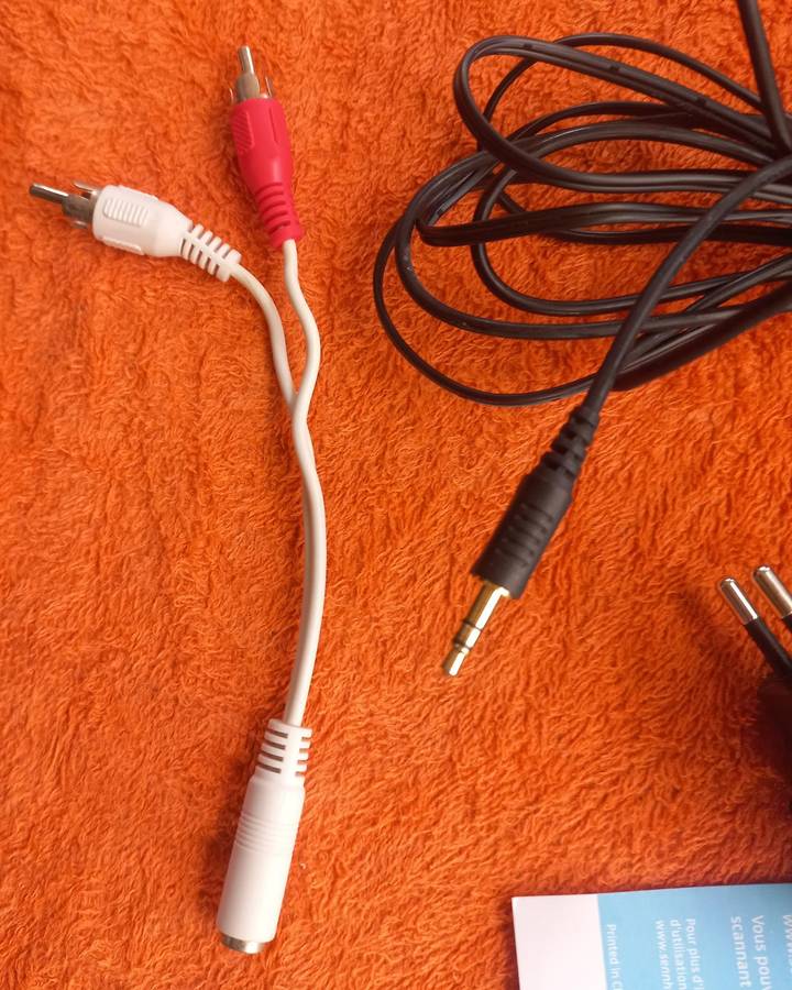 Sennheiser RS120 ll wireless headphones  see photos for more information