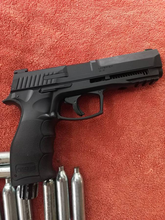Co2 gas pistol Umarex T4E HDP 50 Pistol with co2 canisters, black solid balls & red pepper balls