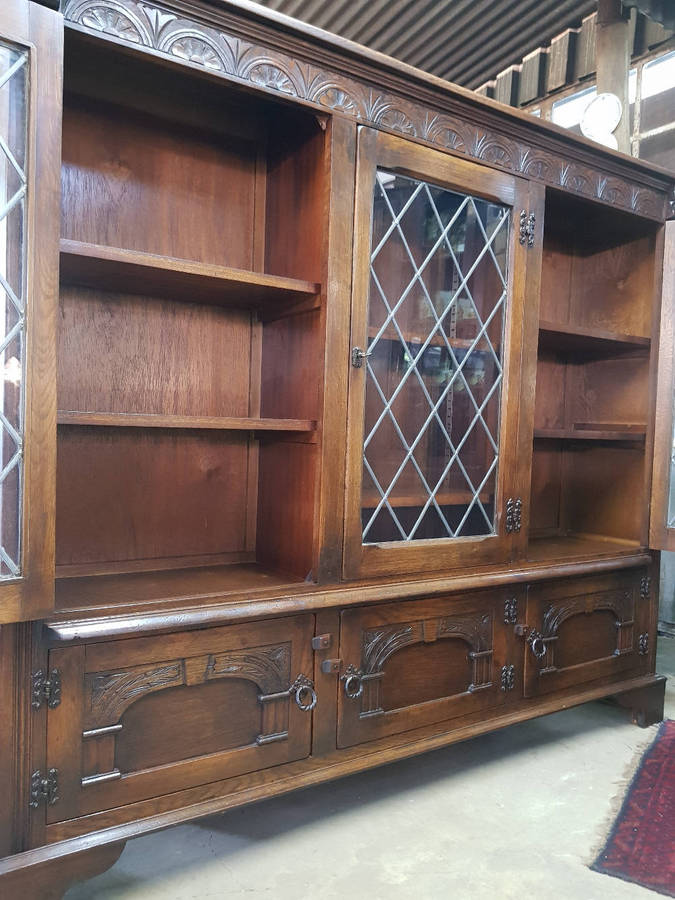 Superb 3 Door Large Solid Oak Bookcase / Display Cabinet.