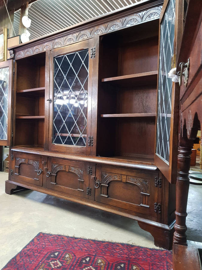 Superb 3 Door Large Solid Oak Bookcase / Display Cabinet.