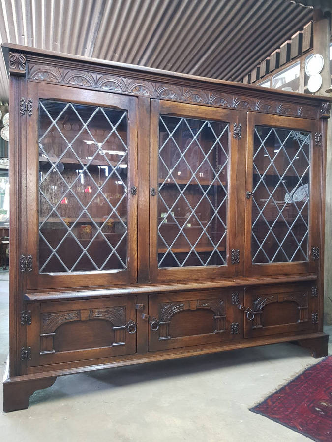 Superb 3 Door Large Solid Oak Bookcase / Display Cabinet.