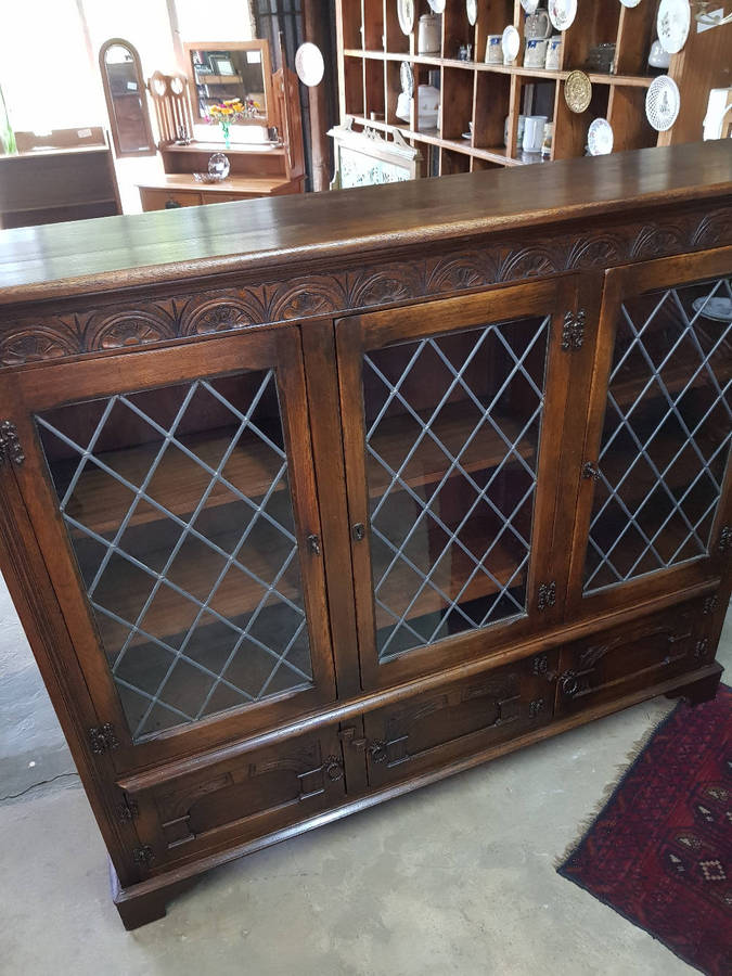 Superb 3 Door Large Solid Oak Bookcase / Display Cabinet.