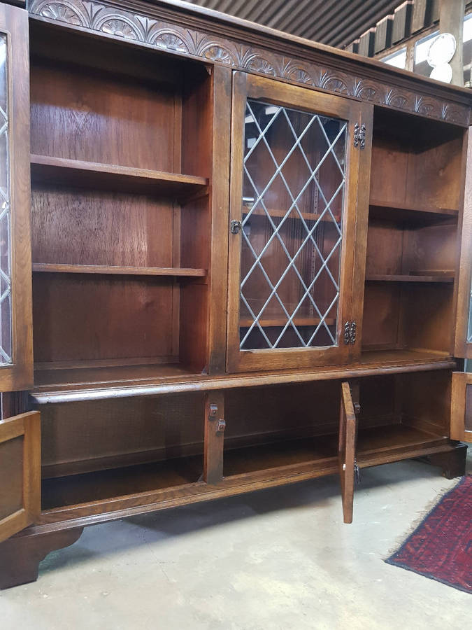 Superb 3 Door Large Solid Oak Bookcase / Display Cabinet.