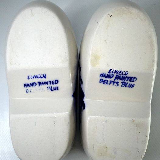 DELFTS ELWECO DELFTS BLAUW PORCELAIN PAIR LARGE CLOG ASHTRAYS