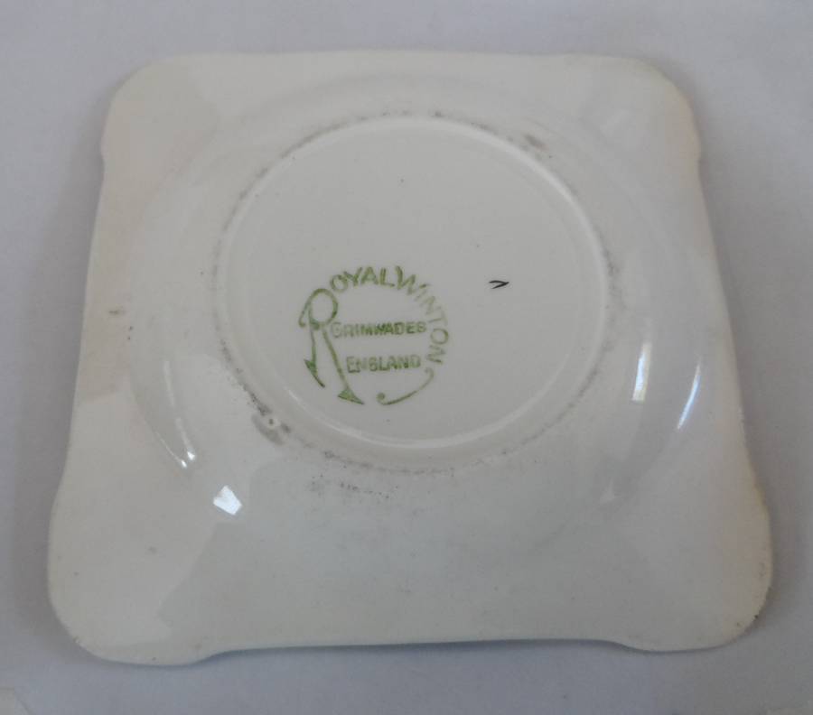 ROYAL WINTON SOUVENIR , DISPLAY DISH ' SILVER JUBILEE QUEEN MARY & KING GEORGE V 1910-1935 '