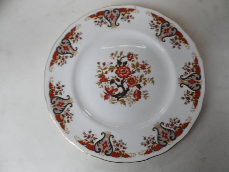 COLCLOUGH  LARGE SERVER / CAKE PLATE  Design  H875     27 cm. / 10 3/ 4 ins. diam.
