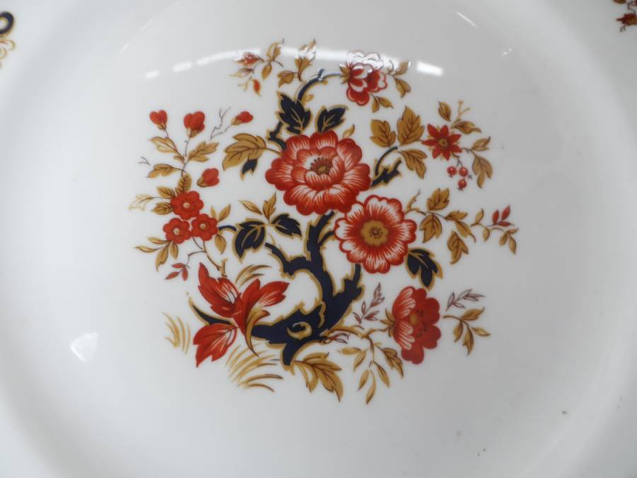 COLCLOUGH  LARGE SERVER / CAKE PLATE  Design  H875     27 cm. / 10 3/ 4 ins. diam.