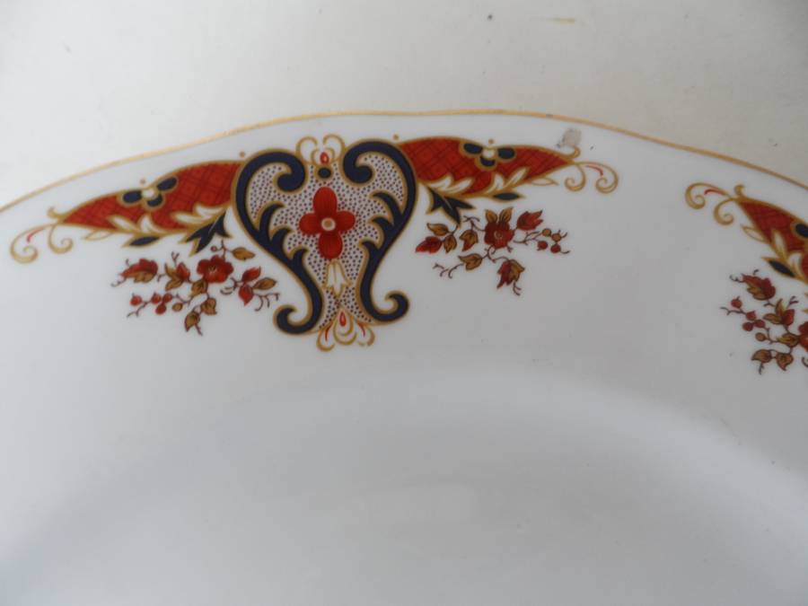 COLCLOUGH  LARGE SERVER / CAKE PLATE  Design  H875     27 cm. / 10 3/ 4 ins. diam.