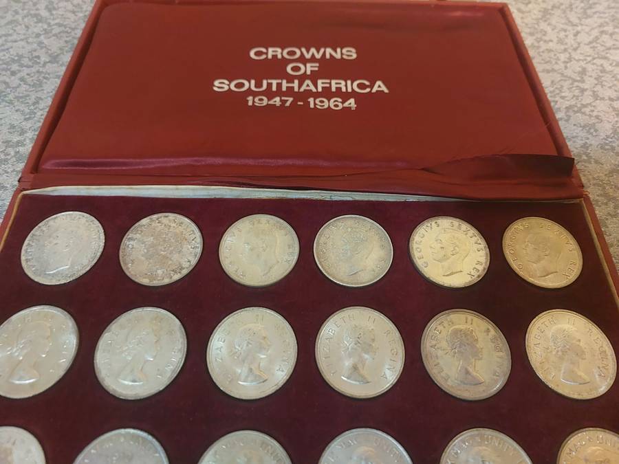 Complete crown set 1947 to 1964 (including the rare 1959) in red casing