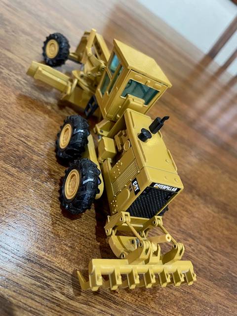 "LIMITED LAUNCH EDITION" NZG/NORSCOT - Caterpillar 16G Motorgrader with ripper model