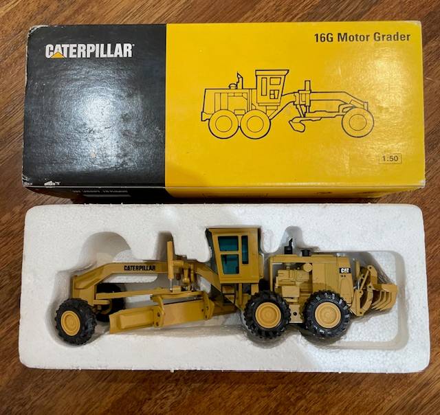 "LIMITED LAUNCH EDITION" NZG/NORSCOT - Caterpillar 16G Motorgrader with ripper model
