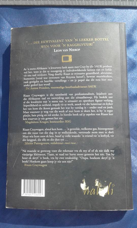 "Wat's Nuus?"  Riaan Cruywagen.  Soft cover.