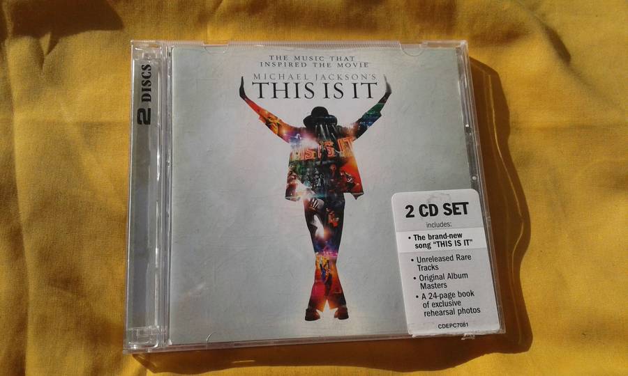CD Michael Jackson.  This is it.  2 CD Set.