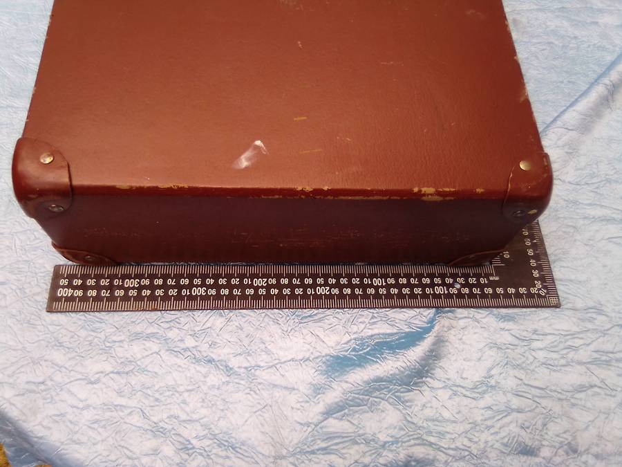 Retro briefcase/storage box with keys.  Condition:  Very good.