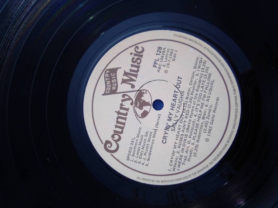 L.P.  Crying My Heart . Sally Vaughn. Cover: Very good.  L.P.:Very good.