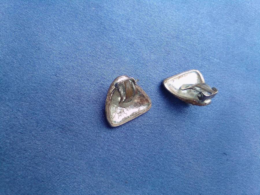 Retro broach and clip-on earrings joblot.