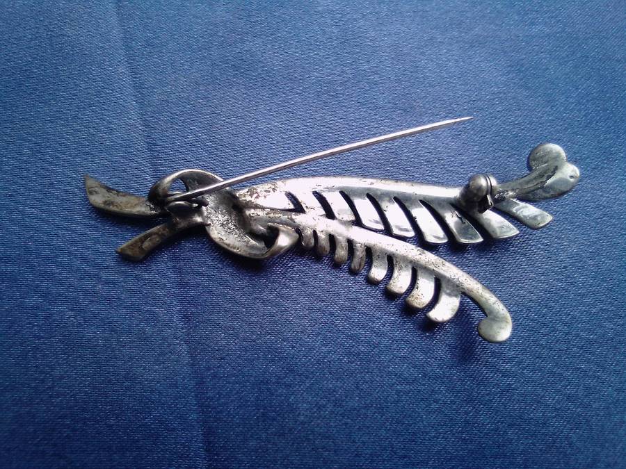 Retro broach and clip-on earrings joblot.