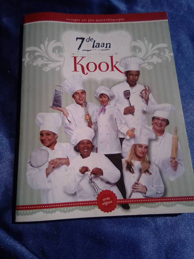 "7de Laan Look".  Soft cover.