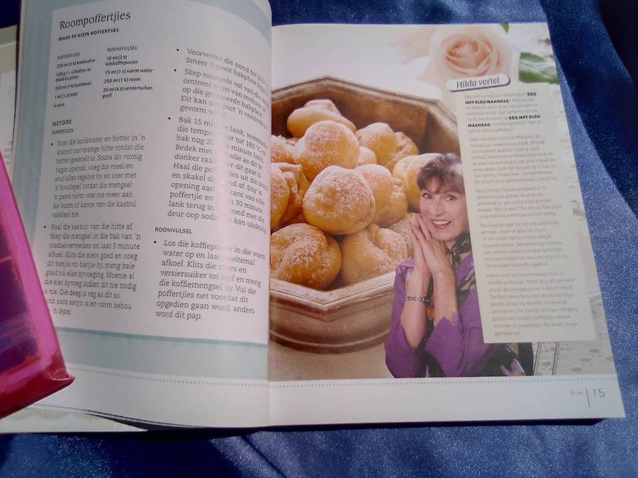 "7de Laan Look".  Soft cover.