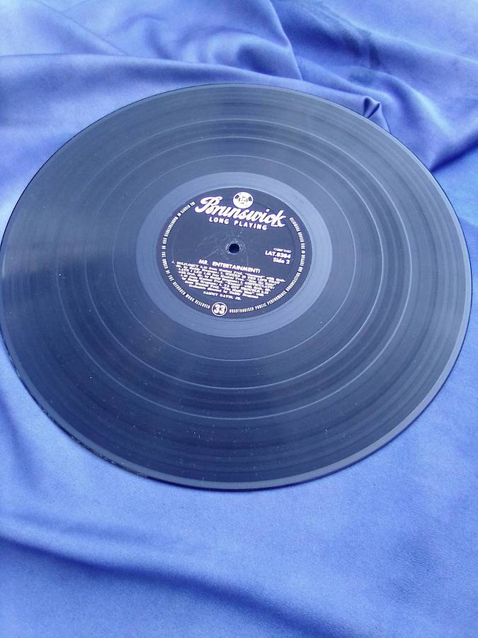 L.P.  Mr. Entertainment.  Sammy Davis Jnr.  Cover:  Very good.  L.P.: Very good.