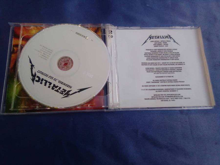 CD. Metallica. 2 CD Set   Hardwired to self-destruct.