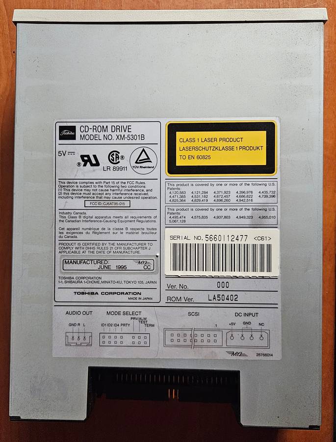 Vintage SCSII CD-ROM - Toshiba XM-5301B - 4 speed (1995)