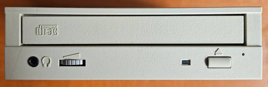 Vintage SCSII CD-ROM - Toshiba XM-5301B - 4 speed (1995)