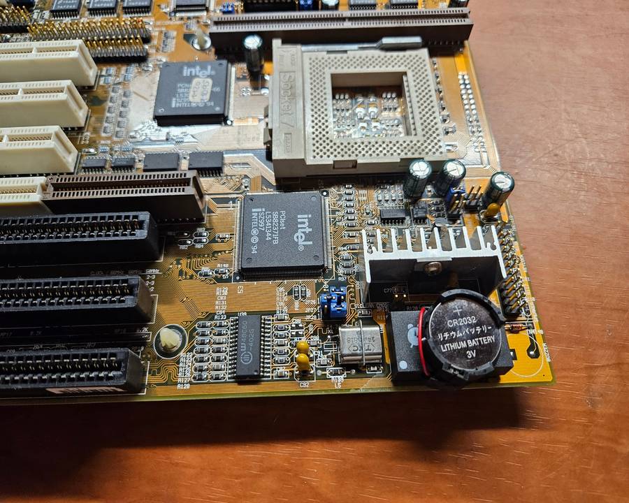 Vintage Pentium 1 - 133Mhz Full Tower PC (1995)