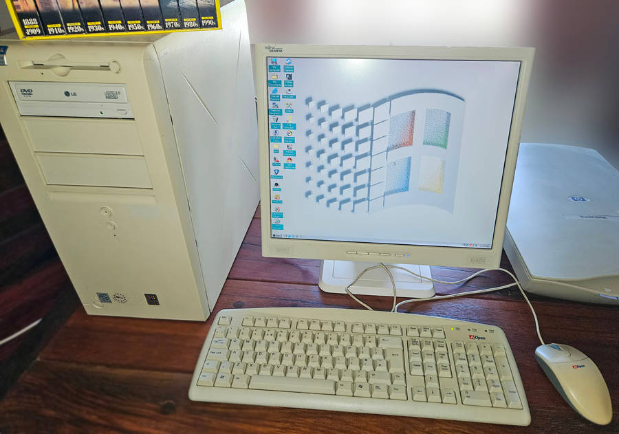 Dell Pentium III Desktop PC (2000) with many extras.