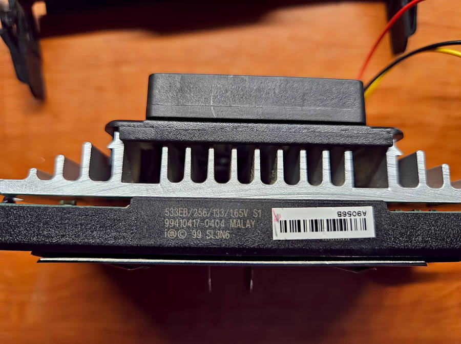 Intel Slot 1 Pentium III 533Mhz  CPU (1999)