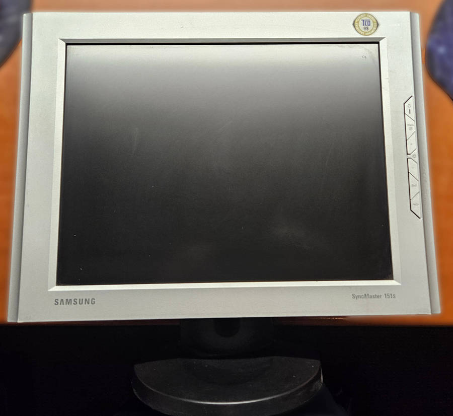 Samsung Syncmaster 151s 15" LCD monitor (2002)