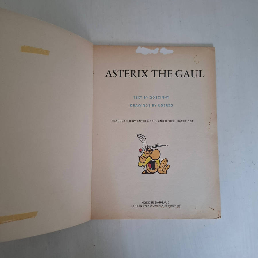 4 X  Asterix books