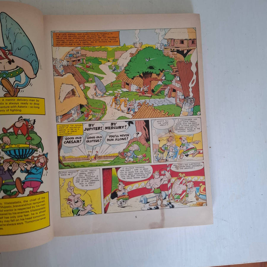 4 X  Asterix books