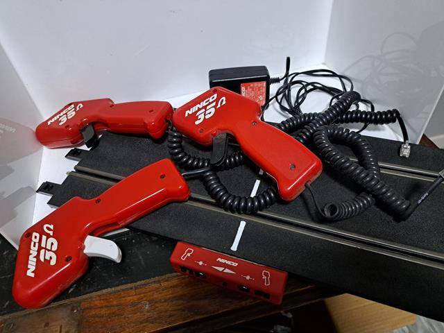 NINCO START STRAIGHT WITH 3 CONTROLLERS AND POWER PACK