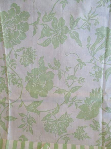 A Spring breakfast/tea/lunch in the garden?  Beautiful fresh, crisp tablecloth with four serviettes