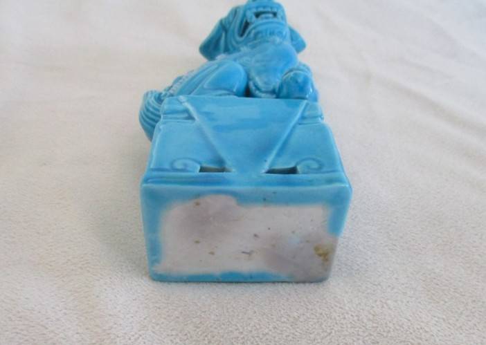 A beautiful vintage 1950's-70's porcelain Chinese Foo dog/lion statue