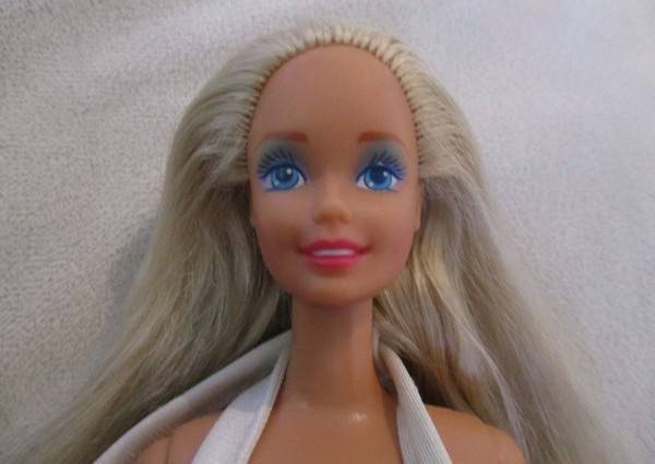 Vintage Mattel Barbie in cute outfit - knees bend