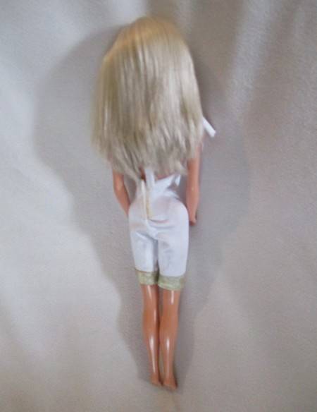 Vintage Mattel Barbie in cute outfit - knees bend