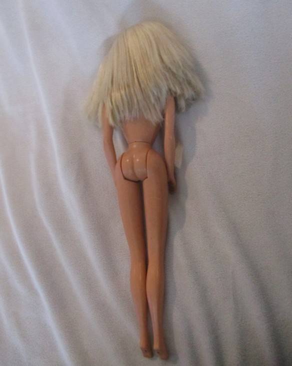 Vintage Mattel Barbie in cute outfit - knees bend