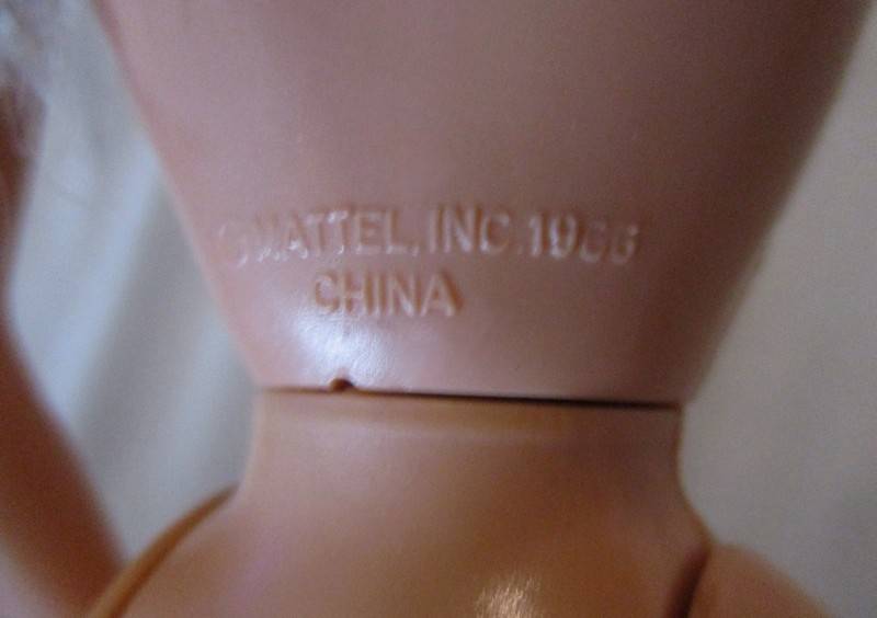 Vintage Mattel Barbie in cute outfit - knees bend