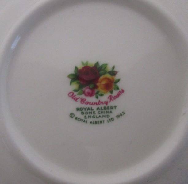 Batch of seven collectable pin dishes and saucers incl. Royal Albert, Foley, Imari, Paragon etc.