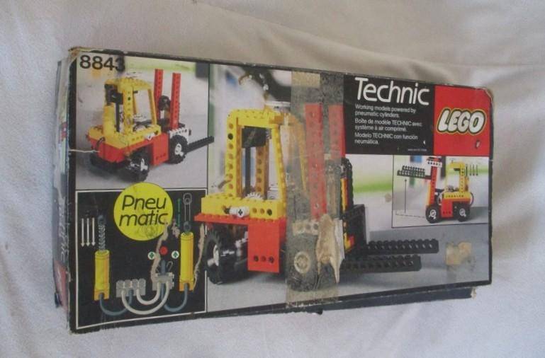 Box vintage 1984 Lego Technic forklift no 8843 (incomplete) plus a bag of over 200 real lego pieces